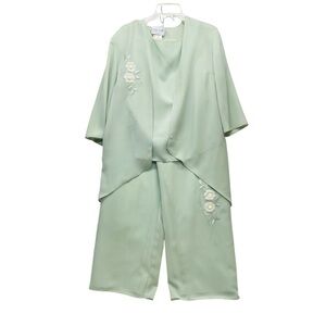 Vintage Leslie Belle 3Piece Green Pant Suit Size 16P Floral Embroidered Accents